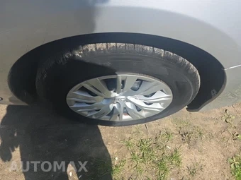 2014 Toyota Camry LE – miniatura 9