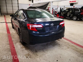 2014 Toyota Camry LE - miniatura 3