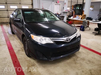 2014 Toyota Camry LE - miniatura 4