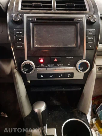 2014 Toyota Camry LE - miniatura 9