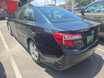 2014 Toyota Camry SE – miniatura 2
