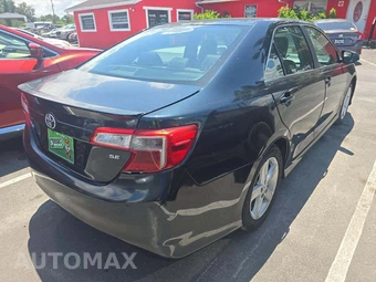 2014 Toyota Camry SE – miniatura 3