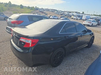 2014 Toyota Camry SE – miniatura 4