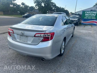 2014 Toyota Camry SE - miniatura 11
