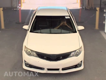 2014 Toyota Camry SE – miniatura 2