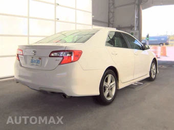 2014 Toyota Camry SE – miniatura 4