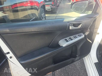 2014 Toyota Camry SE – miniatura 9