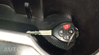 2014 Toyota Camry SE – miniatura 18