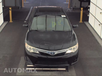 2014 Toyota Camry SE – miniatura 2