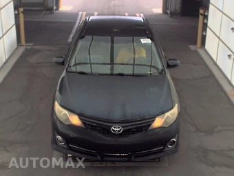 2014 Toyota Camry SE – miniatura 2