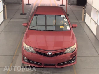 2014 Toyota Camry SE – miniatura 2