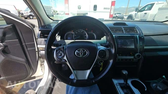 2014 Toyota Camry SE – miniatura 26