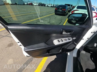 2014 Toyota Camry SE – miniatura 9