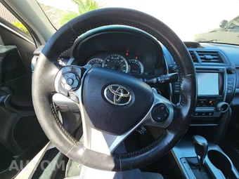 2014 Toyota Camry SE – miniatura 10
