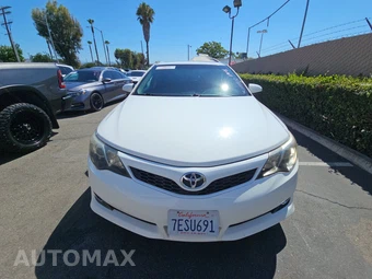 2014 Toyota Camry SE – miniatura 2