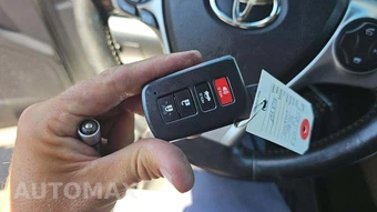 2014 Toyota Camry SE – miniatura 24