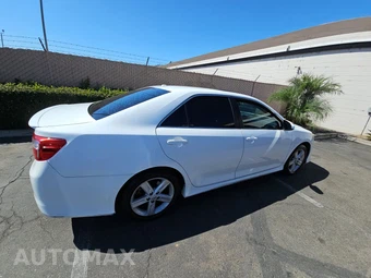 2014 Toyota Camry SE – miniatura 4