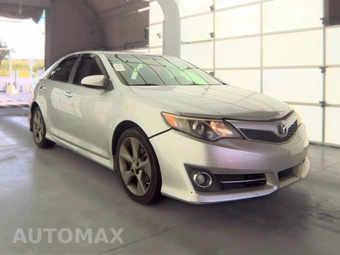 2014 Toyota Camry SE - miniatura 3