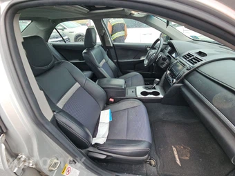 2014 Toyota Camry SE Sport - miniatura 14