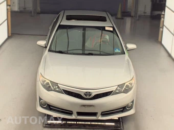 2014 Toyota Camry SE Sport - miniatura 2