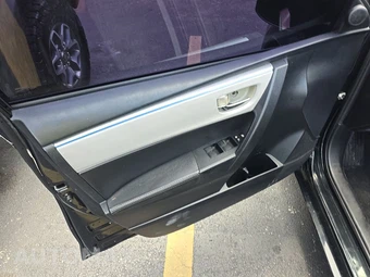 2014 Toyota Corolla LE – miniatura 9