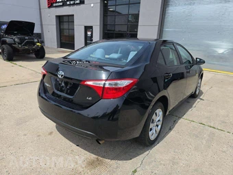 2014 Toyota Corolla LE – miniatura 3