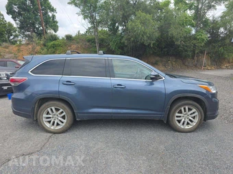 2014 Toyota Highlander LE – miniatura 4