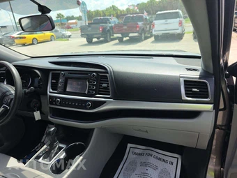 2014 Toyota Highlander LE – miniatura 20