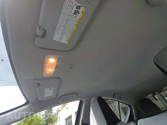 2014 Toyota Prius c One – miniatura 11