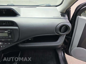 2014 Toyota Prius c One – miniatura 19