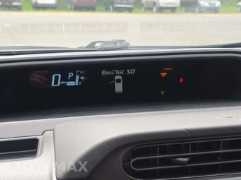 2014 Toyota Prius c One – miniatura 9