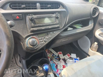 2014 Toyota Prius c One – miniatura 11