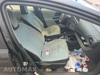 2014 Toyota Prius c One – miniatura 8