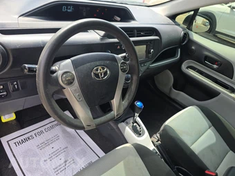 2014 Toyota Prius c Three – miniatura 11