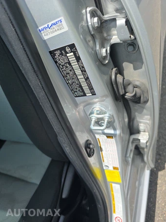 2014 Toyota Prius c Three – miniatura 14