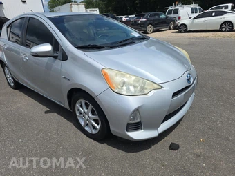2014 Toyota Prius c Three – miniatura 3