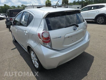 2014 Toyota Prius c Three – miniatura 6