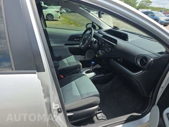 2014 Toyota Prius c Three – miniatura 8