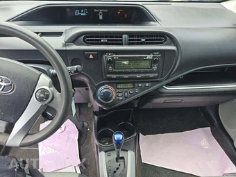 2014 Toyota Prius c Two – miniatura 10