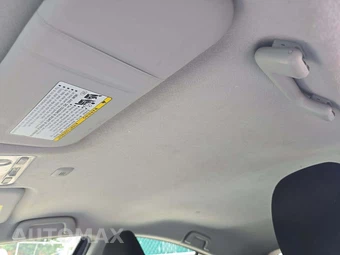 2014 Toyota Prius c Two – miniatura 11