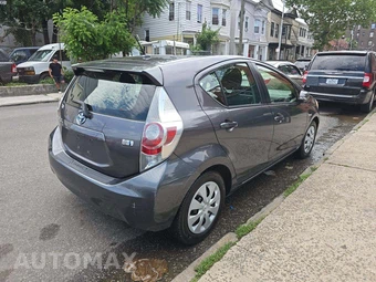 2014 Toyota Prius c Two – miniatura 3