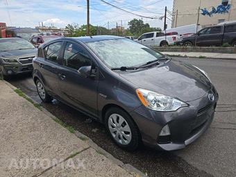 2014 Toyota Prius c Two – miniatura 4