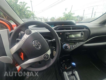 2014 Toyota Prius c Two – miniatura 10