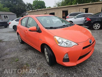 2014 Toyota Prius c Two – miniatura 2