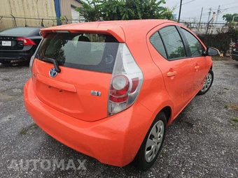 2014 Toyota Prius c Two – miniatura 3