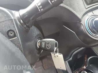 2014 Toyota Prius c Two – miniatura 8