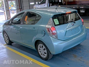 2014 Toyota Prius c Two – miniatura 6