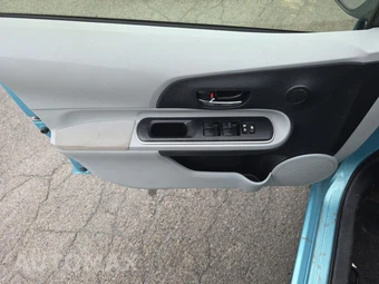 2014 Toyota Prius c Two – miniatura 9