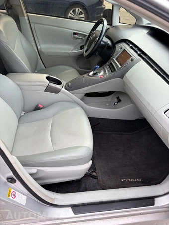 2014 Toyota Prius Four – miniatura 10