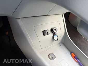 2014 Toyota Prius Four – miniatura 15